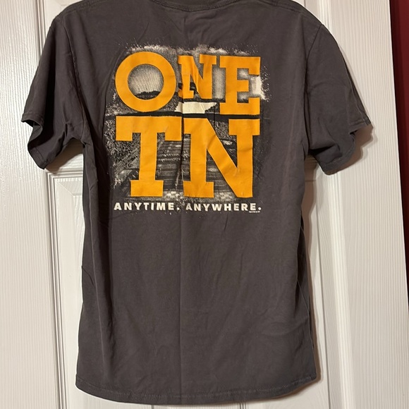 UT vols grey short sleeve tshirt Butch TN football size medium university of Tn - Picture 2 of 3